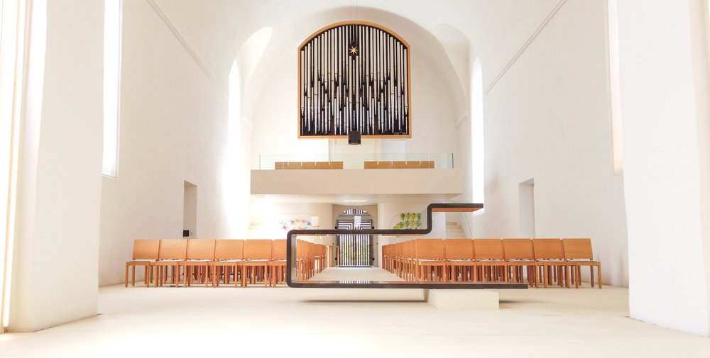 Christuskirche Neumarkt i.d.OPf., Blick über Altar zur Orgel, Foto TM