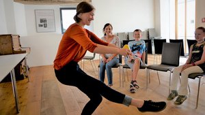 Spielenachmittag Elea spielt Häuptling Wackelnix, Foto M. Murner