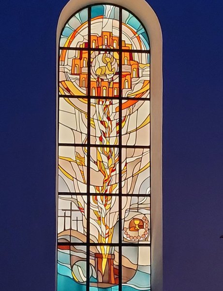 Christuskirche, Südfenster Nachts von Außen, Foto kb