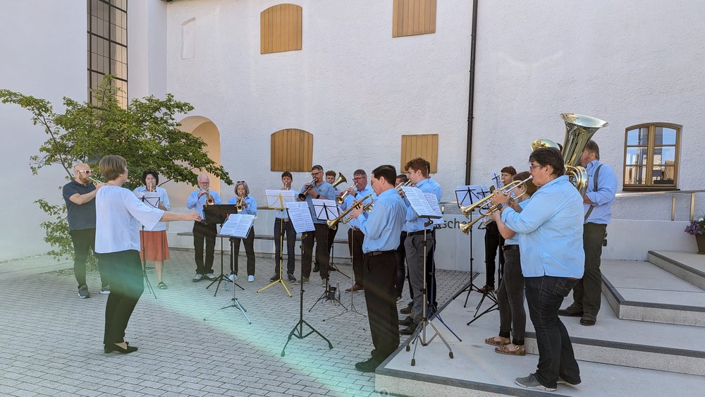 Morgengruß des Posaunenchors zur Einweihung der Christuskirche, Juni 2023, Foto R. Hierl