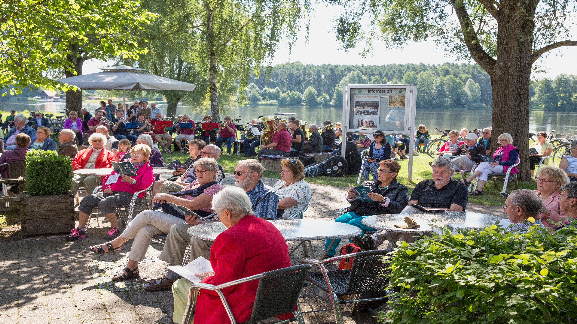 Rothsee Gottesdienst; Foto: Wolfgang Noack