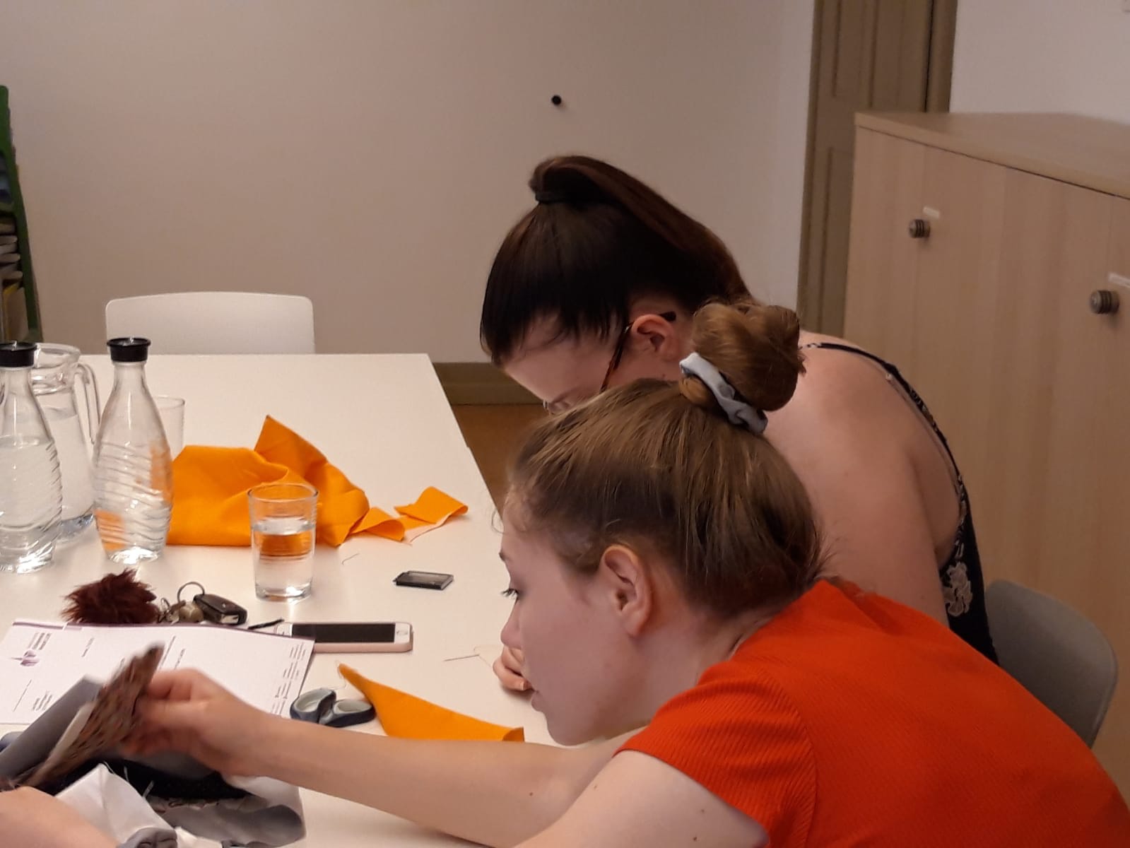 Treffpunkt Jugend, Do-It-Yourselfs aus Stoffresten; Foto: Elea Distler