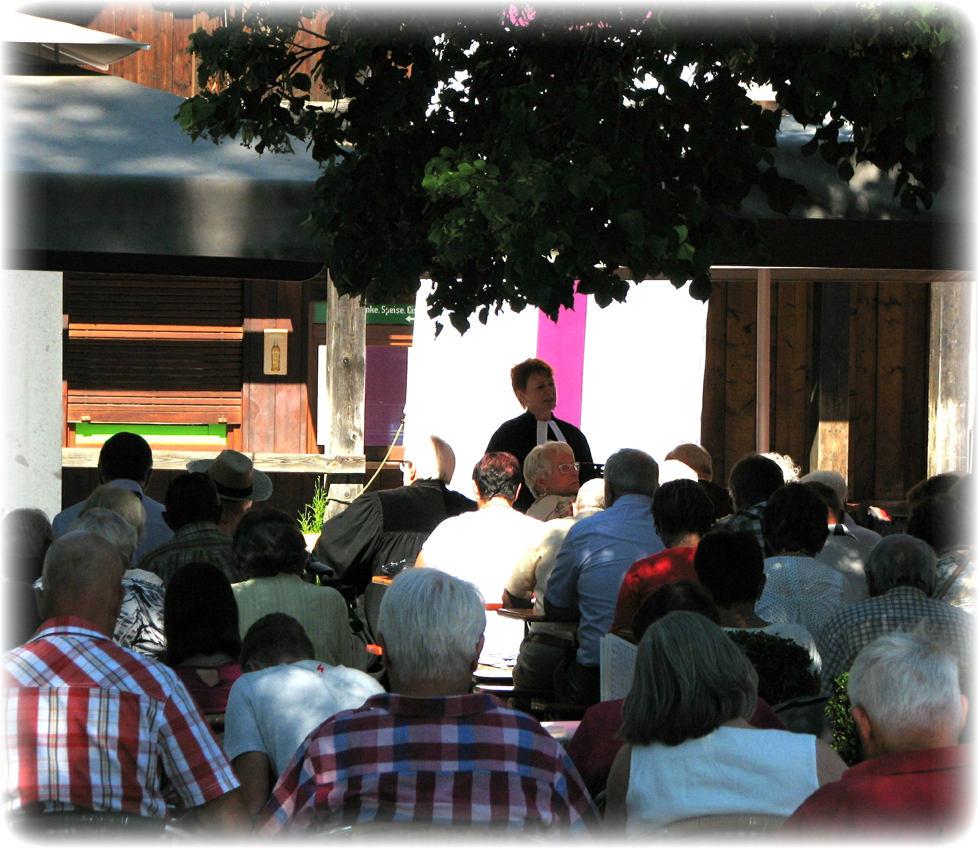 Gottesdienst am Rothsee, Begrüßung Dekanin Christiane Murner, Foto WMoe