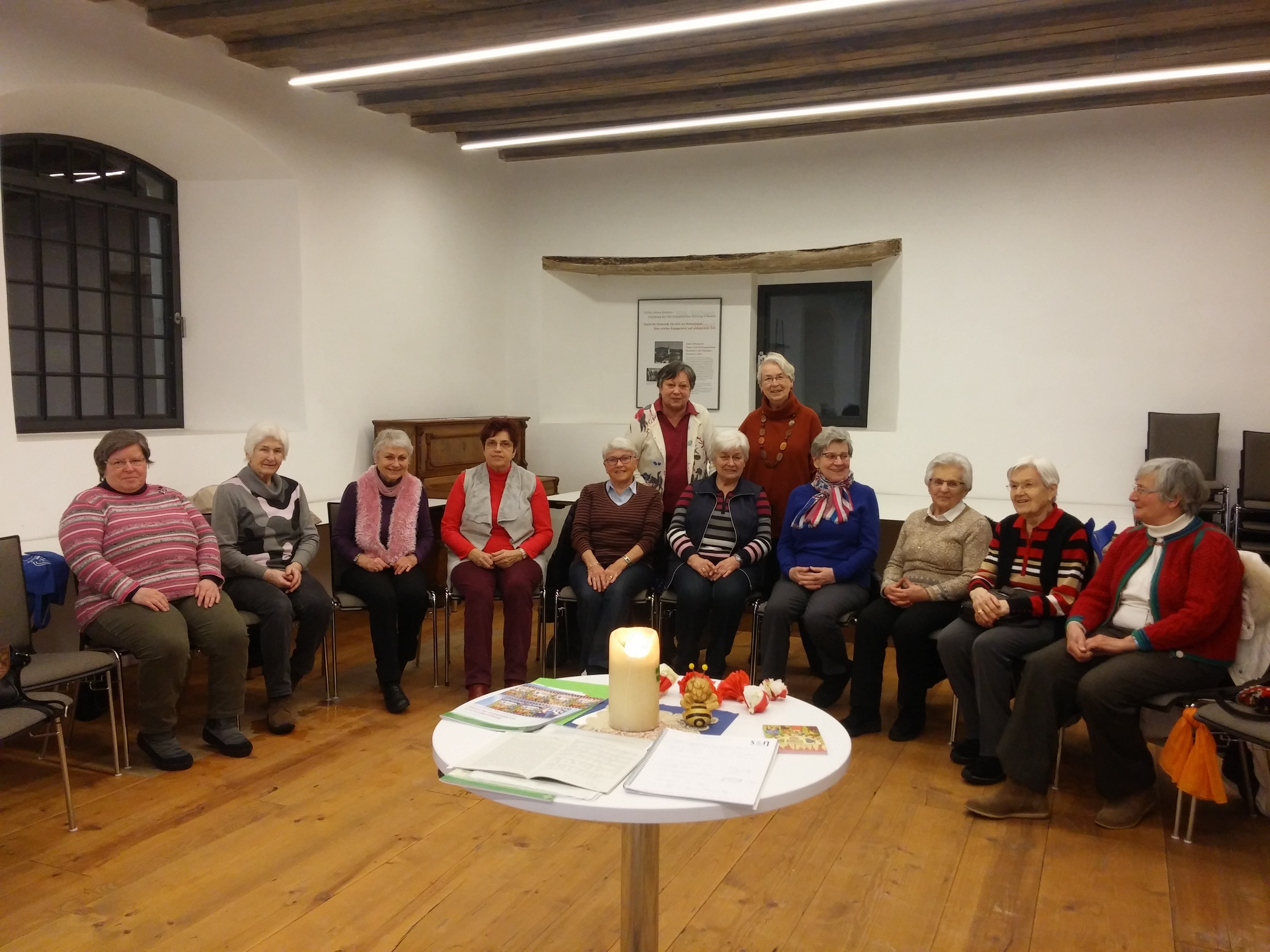 Frauenkreis im Bonhoeffer-Saal, Foto: bey