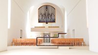 Christuskirche Neumarkt i.d.OPf., Blick über Altar zur Orgel, Foto TM