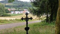 Feldkreuz an Lichtung am Waldrand beim Ottenberg; Foto KB