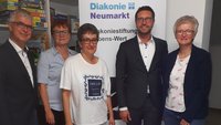 v.L.n.R: Detlef Edelmann, Stellv. Vorsitzender, Dekanin Christiane Murner, Stiftungsvorsitzende, Angelika Heller, Koordinatorin Leb-mit-Laden, Marco Gmelch u. Ursula Hammerbacher, Mitglieder Vorstand Diakoniestiftung Lebens-Wert, Foto Finzell