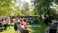 Gottesdienst auf der Gemeindewiese, Foto Hermann