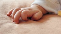 babyhand; Bild von RitaE auf Pixabay