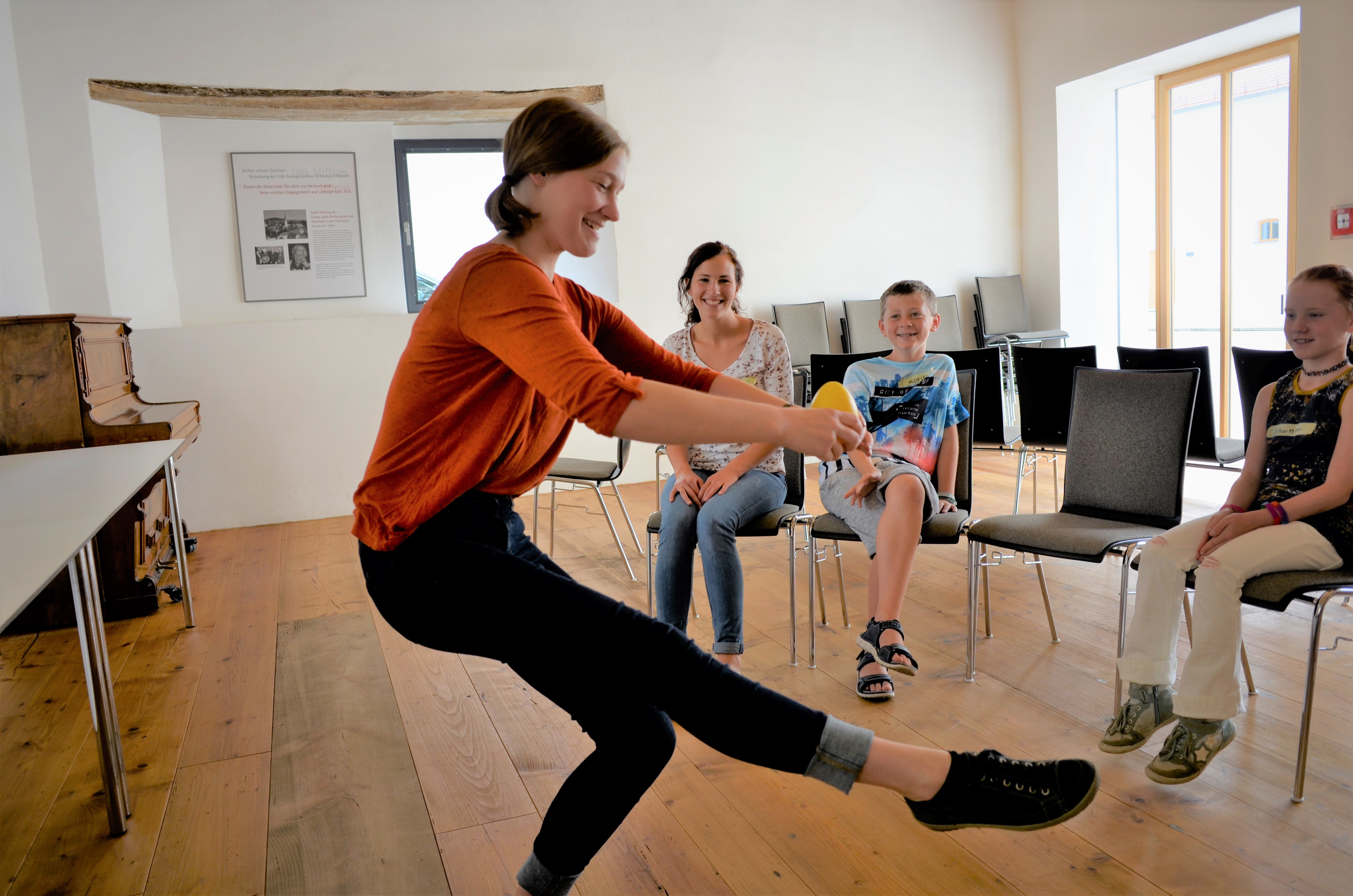 Spielenachmittag Elea spielt Häuptling Wackelnix, Foto M. Murner