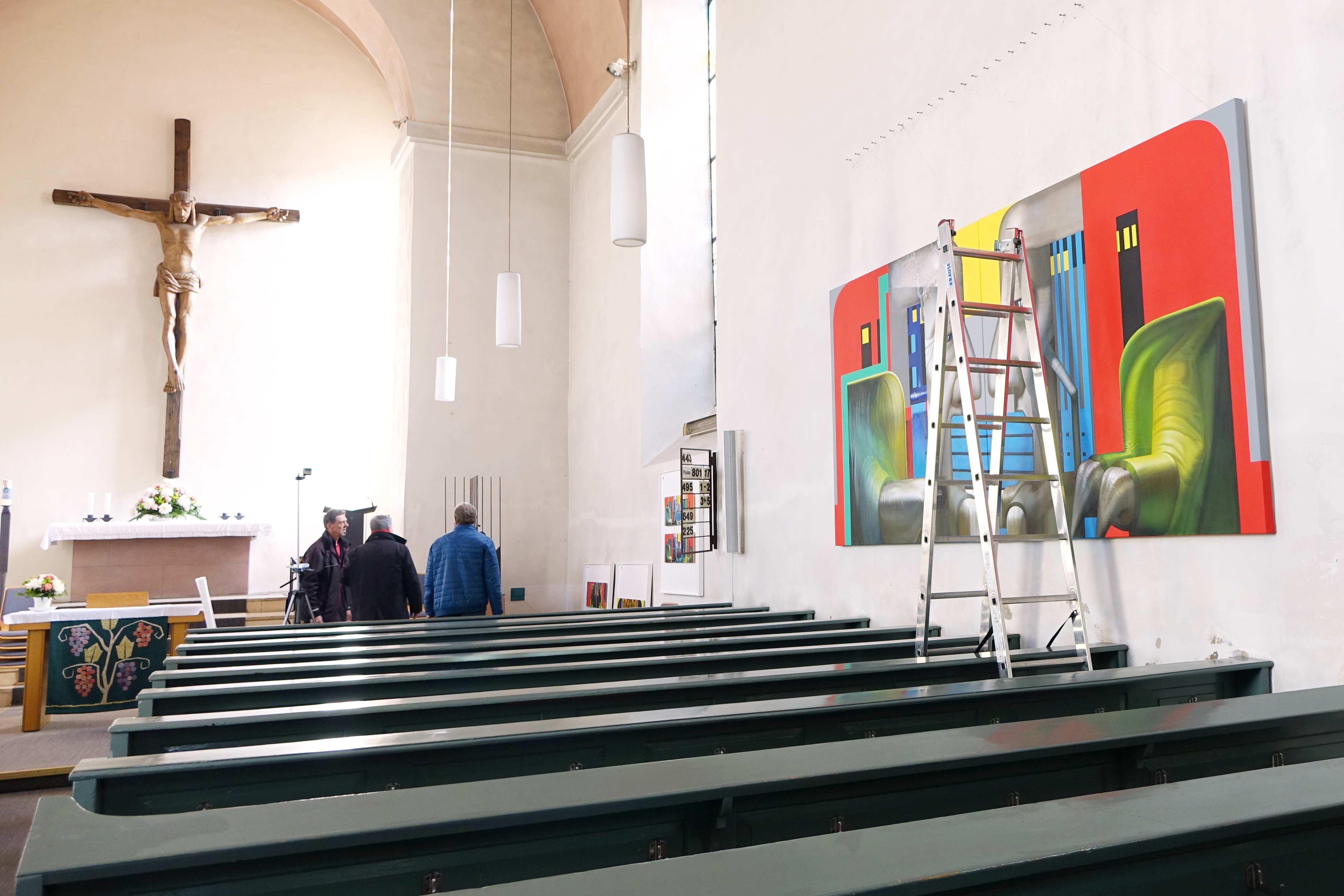 Kain und Abel, Aufbau der Ausstellung in der Christuskirche, Foto: Eifler