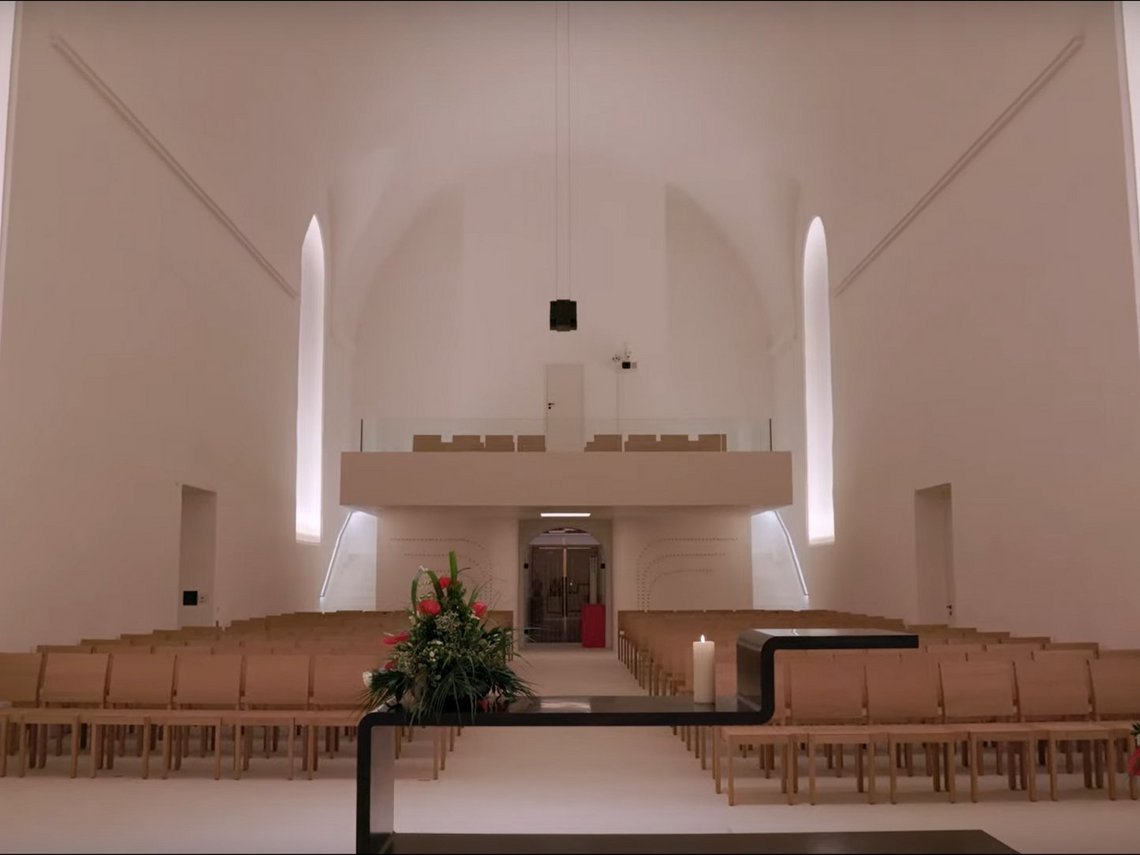 Blick zur Empore, aus Video INS LICHT