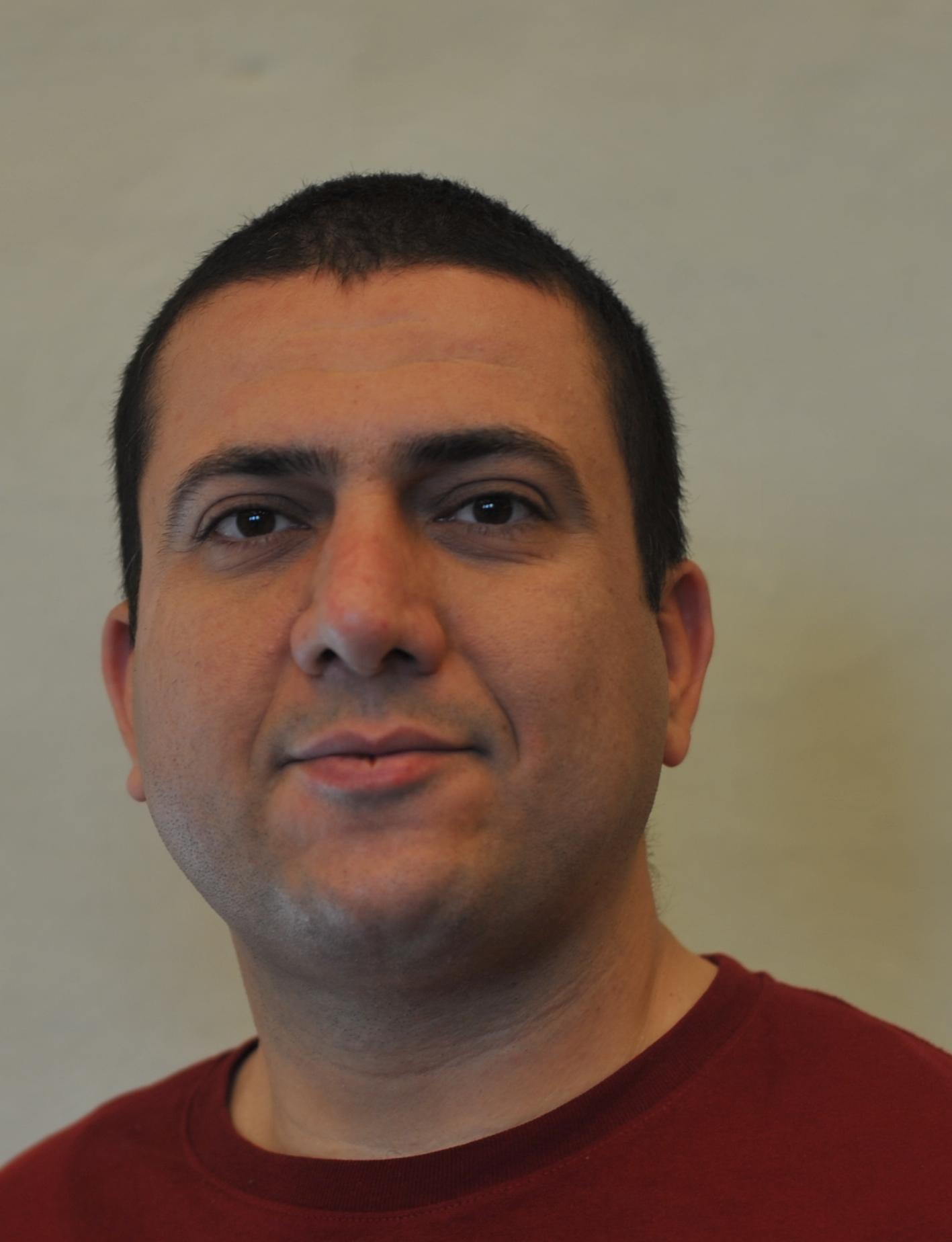 Ali Hakami, Mesner