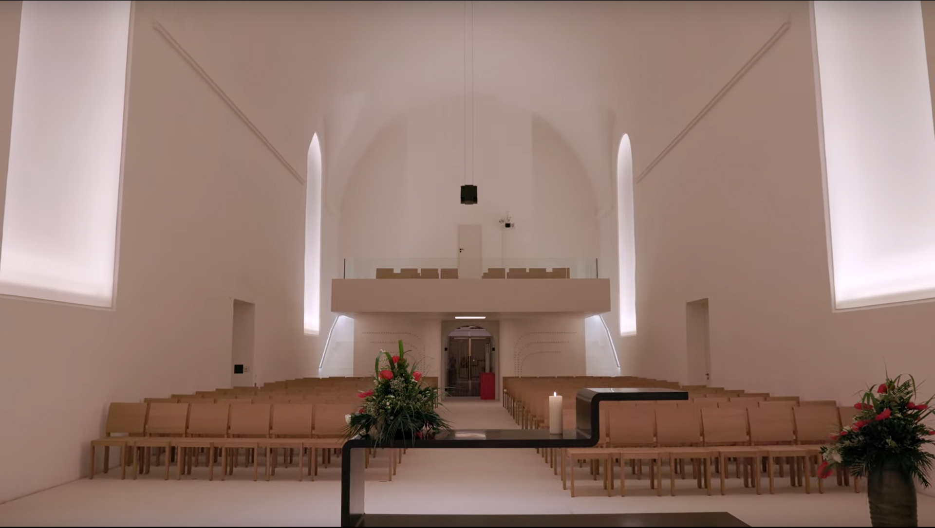 Blick zur Empore, aus Video INS LICHT