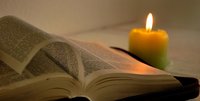 Buch und Kerze, Foto Pixabay