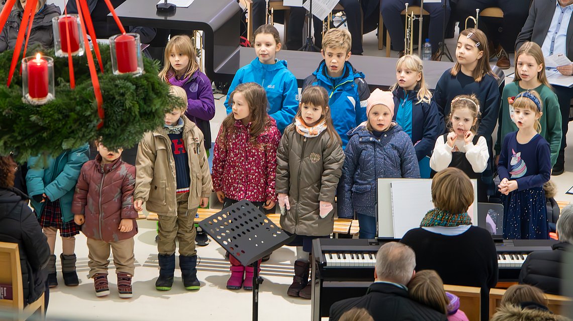 Kinderchor beim Adventssingen 2023 in der Christuskirche