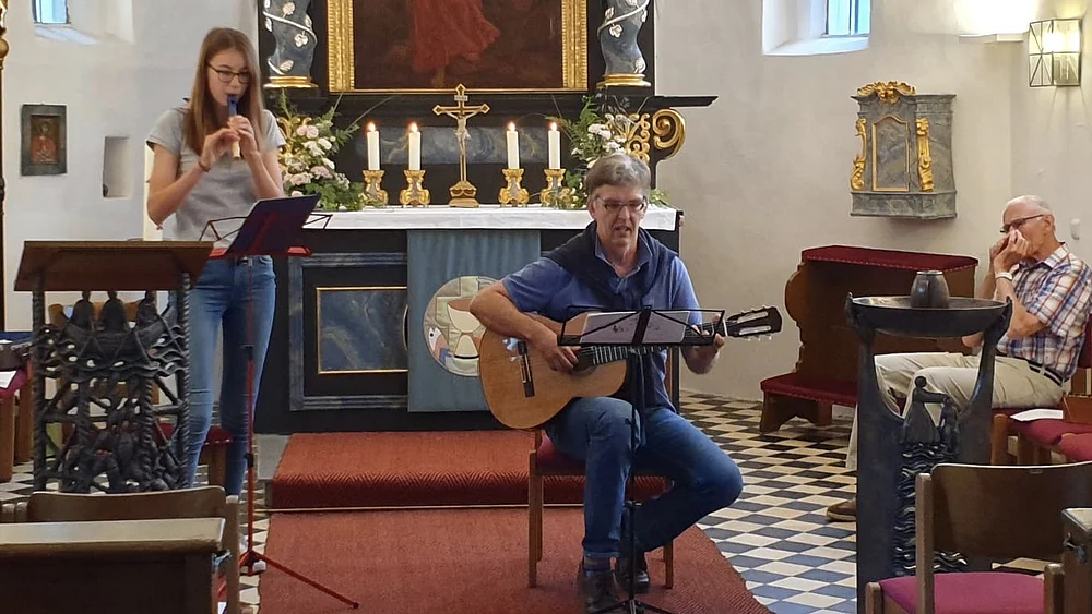 Singen in der Schlosskirche. Foto Michaela Zeitz