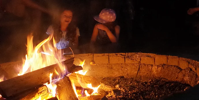 Kinder am Lagerfeuer, Foto M. Murner