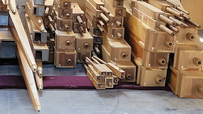 Ausgebaute Orgelpfeifen der Eule Orgel Neumarkt i.d.OPf., Foto kb