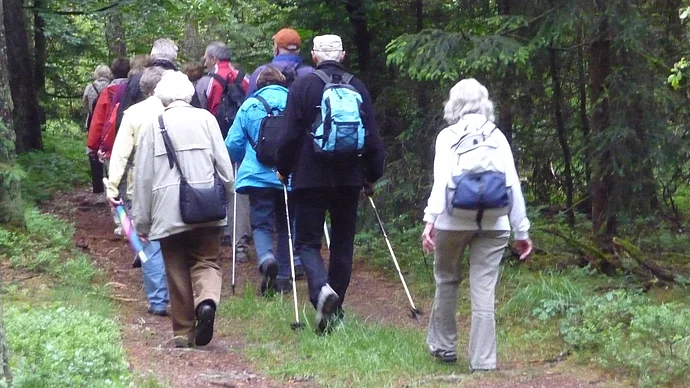 Neumarkter wandern zum Gottesdienst nach Sulzbürg; Foto: bey