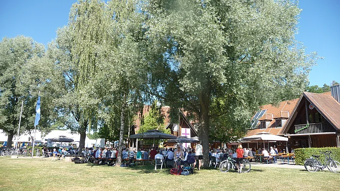 Gottesdienst unter freiem Himmel Rothsee 2019, Strandhaus Birkach; Foto: be