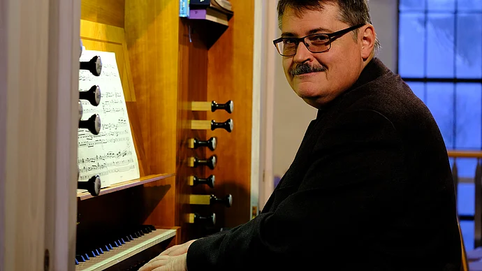 LKMD Ulrich Knörr an der Orgel, Foto Eifler