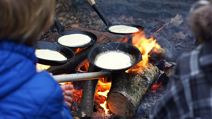 Speisen am Feuer, von Karsten Madsen auf pixabay