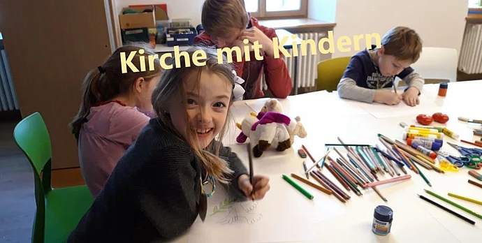 Kinder malen mit Buntstiften, Foto E. Distler