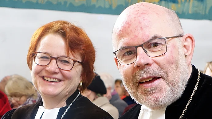 Regionalbischof Dr. Hans-Martin Weiss, links Dekanin Christiane Murner, Foto: Eifler