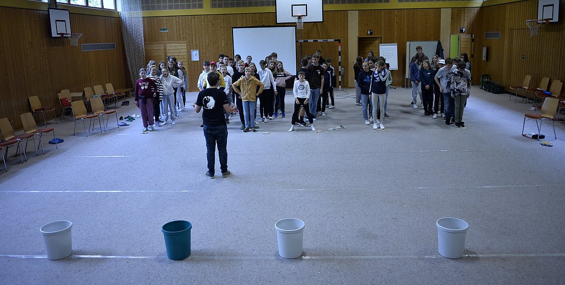 Konfirmanden 2023 in Sporthalle
