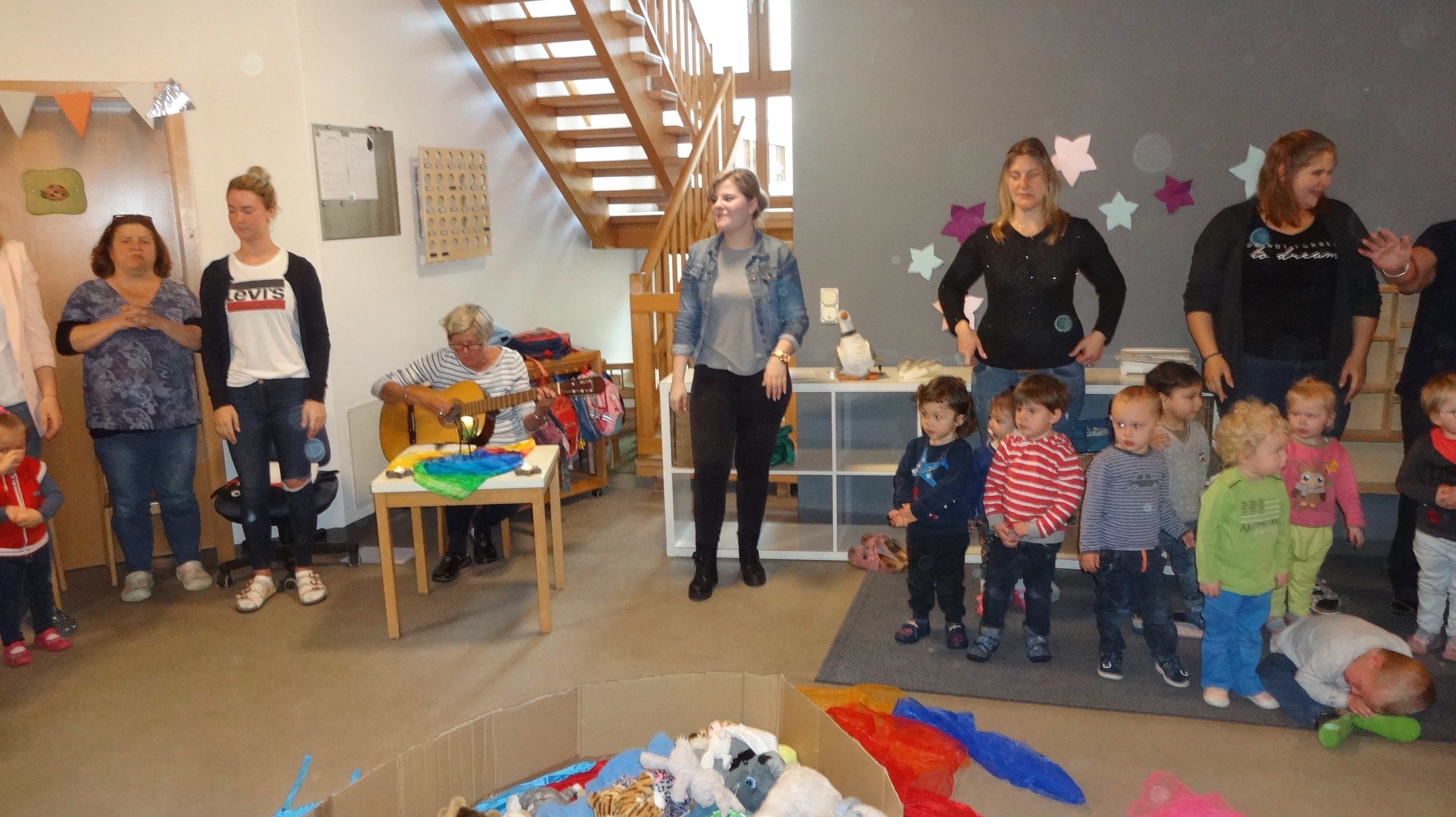 Andacht im Kinderhaus; Foto: pfl