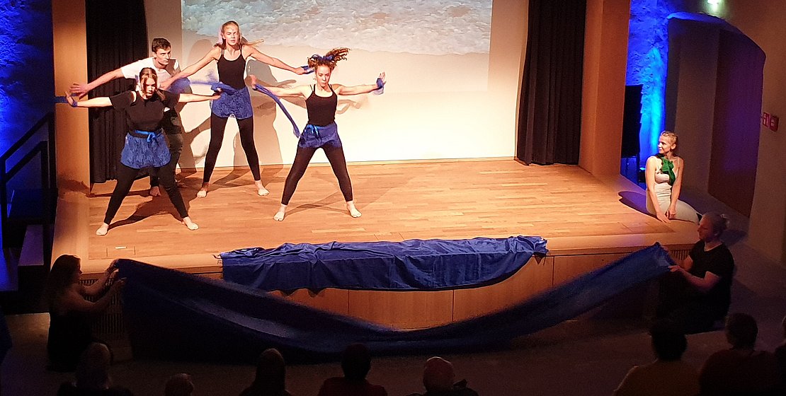 Tanzgruppe zur Kulturnacht 2019 mit Undina im Klostersaal, Foto Distler