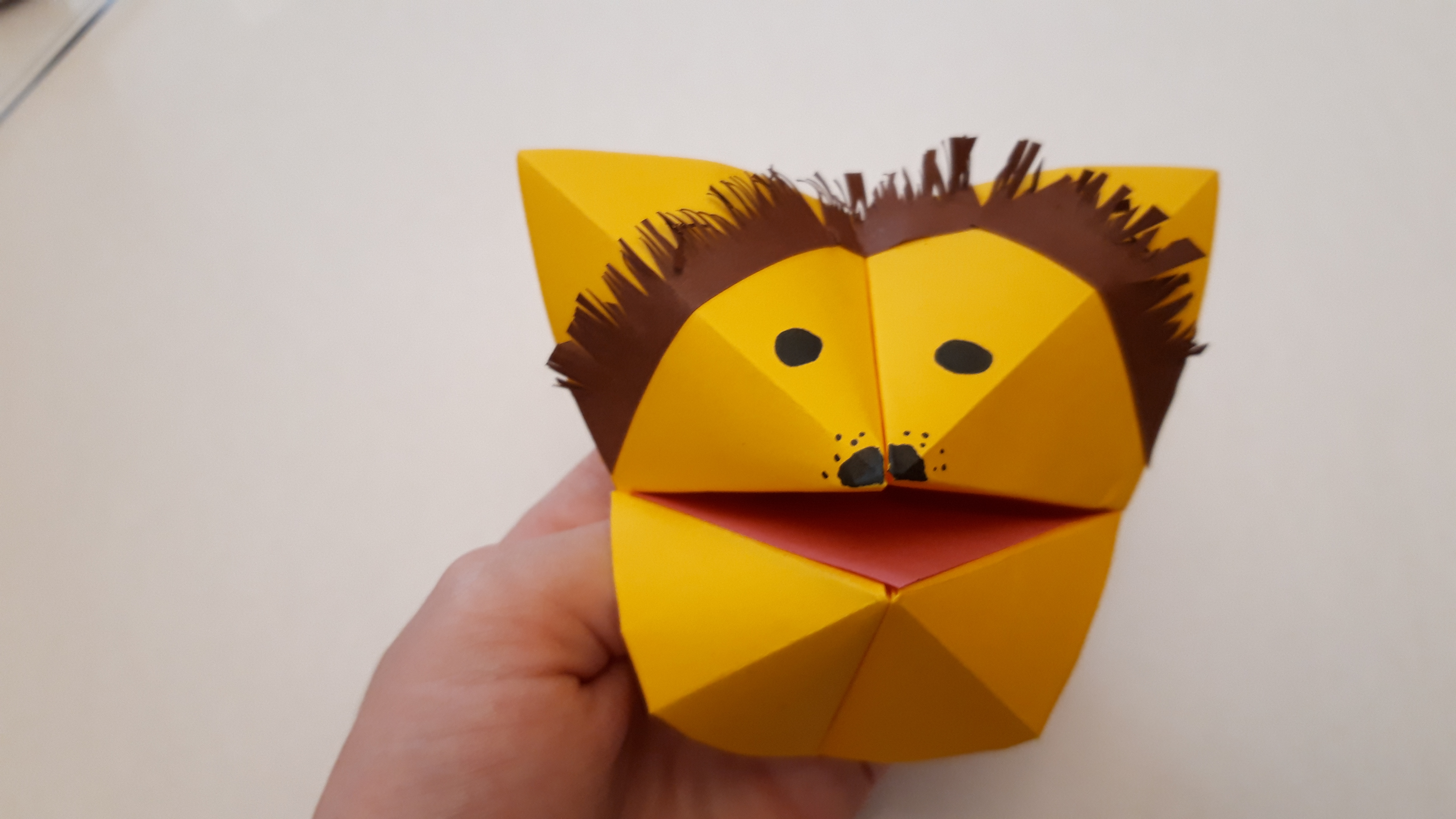 Löwe aus Papier, Foto E. Distler