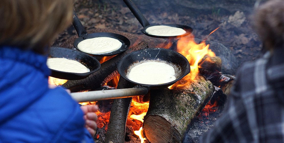 Speisen am Feuer, von Karsten Madsen auf pixabay