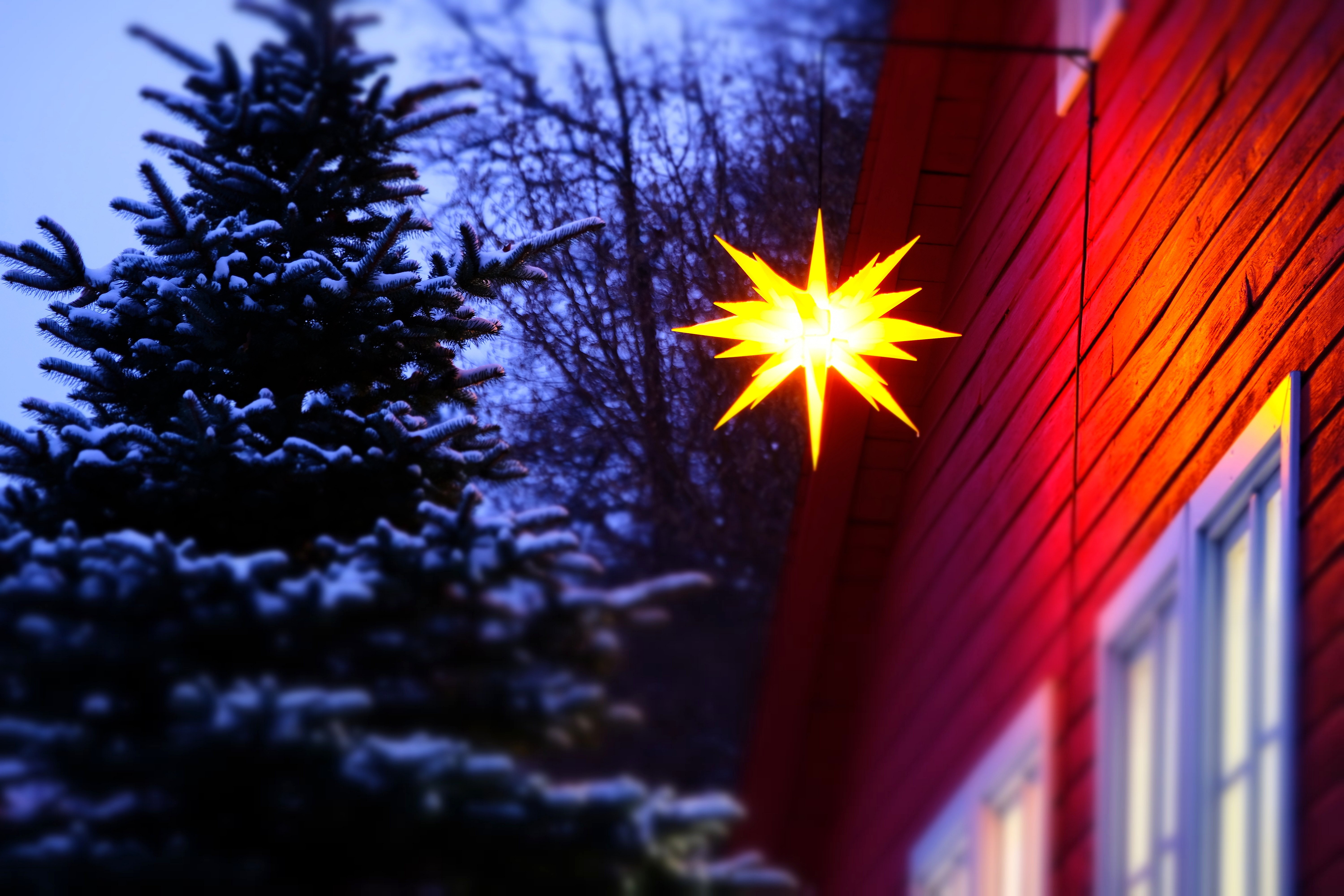 "Kapelle" an einem Winterabend am 2. Dezember fotografiert von Klaus Eifler.