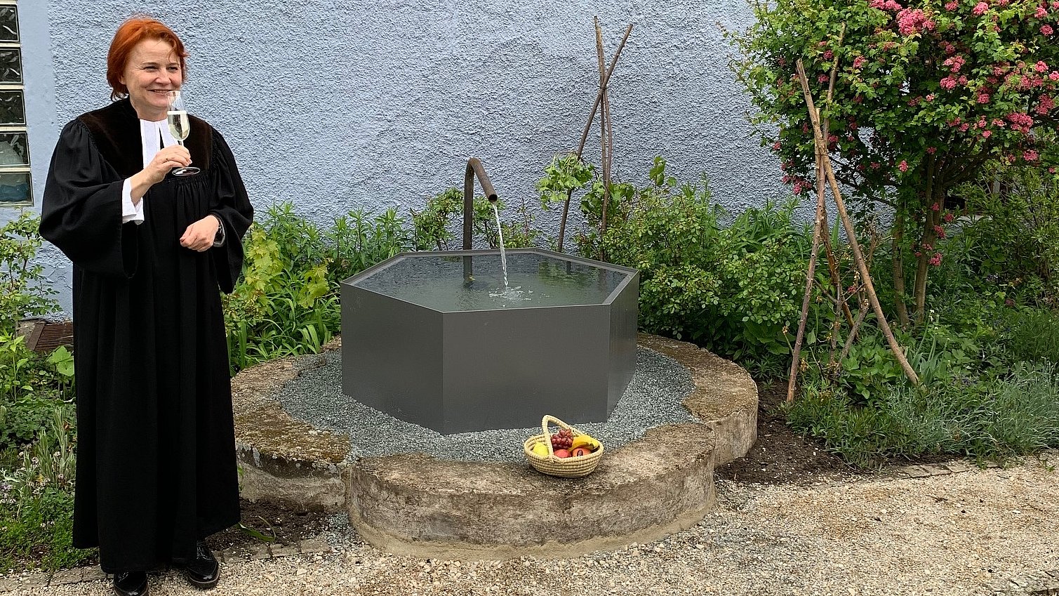 Kirchgarten Brunneneinweihung Muttertag; Foto: Hammerbacher