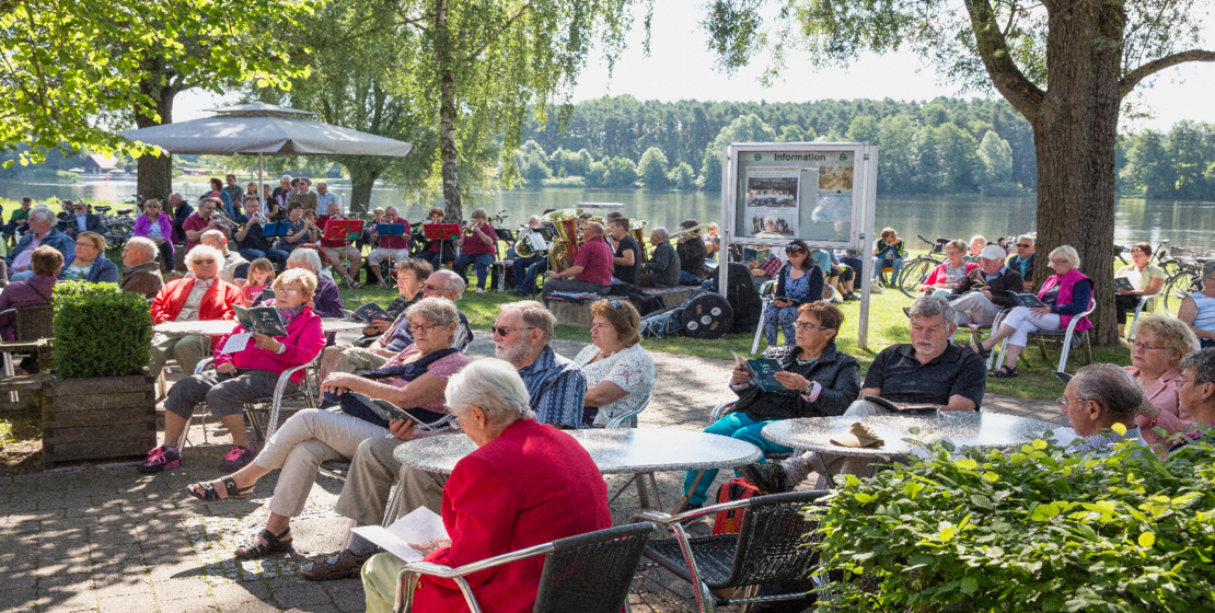 Rothsee Gottesdienst; Foto: Wolfgang Noack
