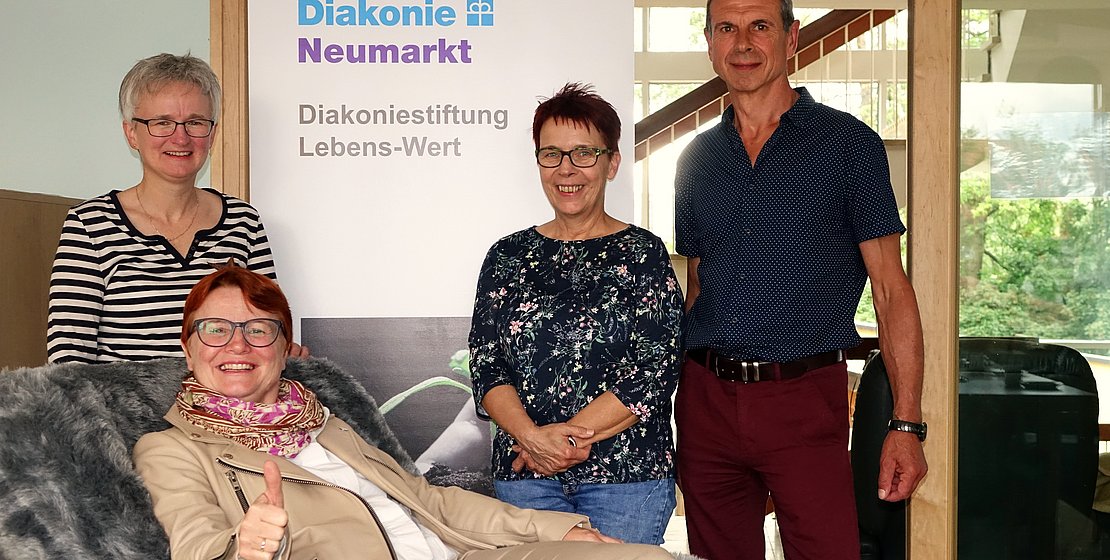 Diakoniestiftung Lebens-Wert spendiert Cosy Chair_Foto Eifler