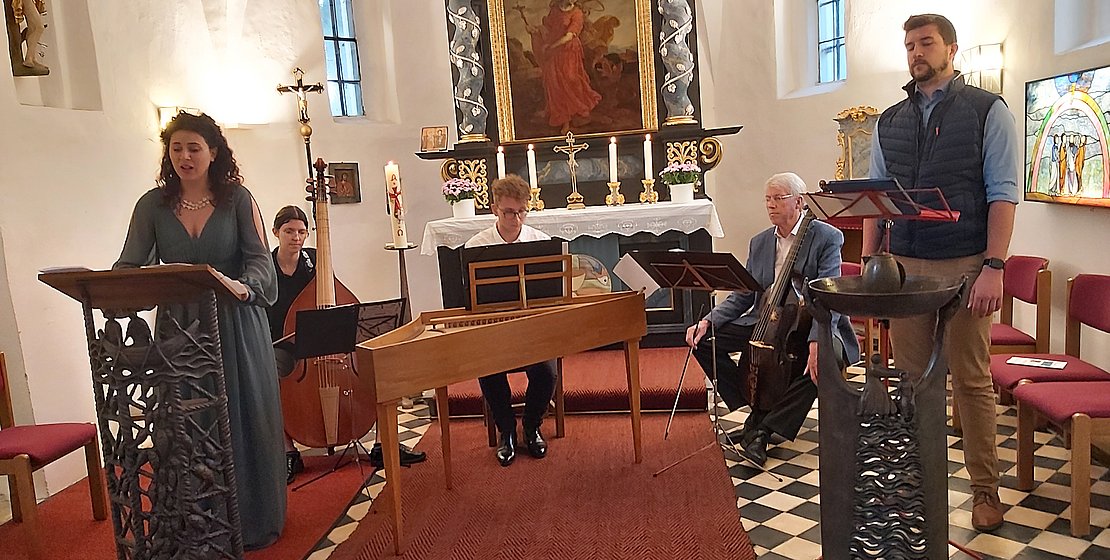 Kammerkonzert in der Schlosskapelle, Adriana Mileto (Sopranistin), Kilian Stein (Tenor), Dominik Heidl (Spinett), Janina Knoblich (Violone) und Hartwig Groth (Viola da gamba), Foto Höhn