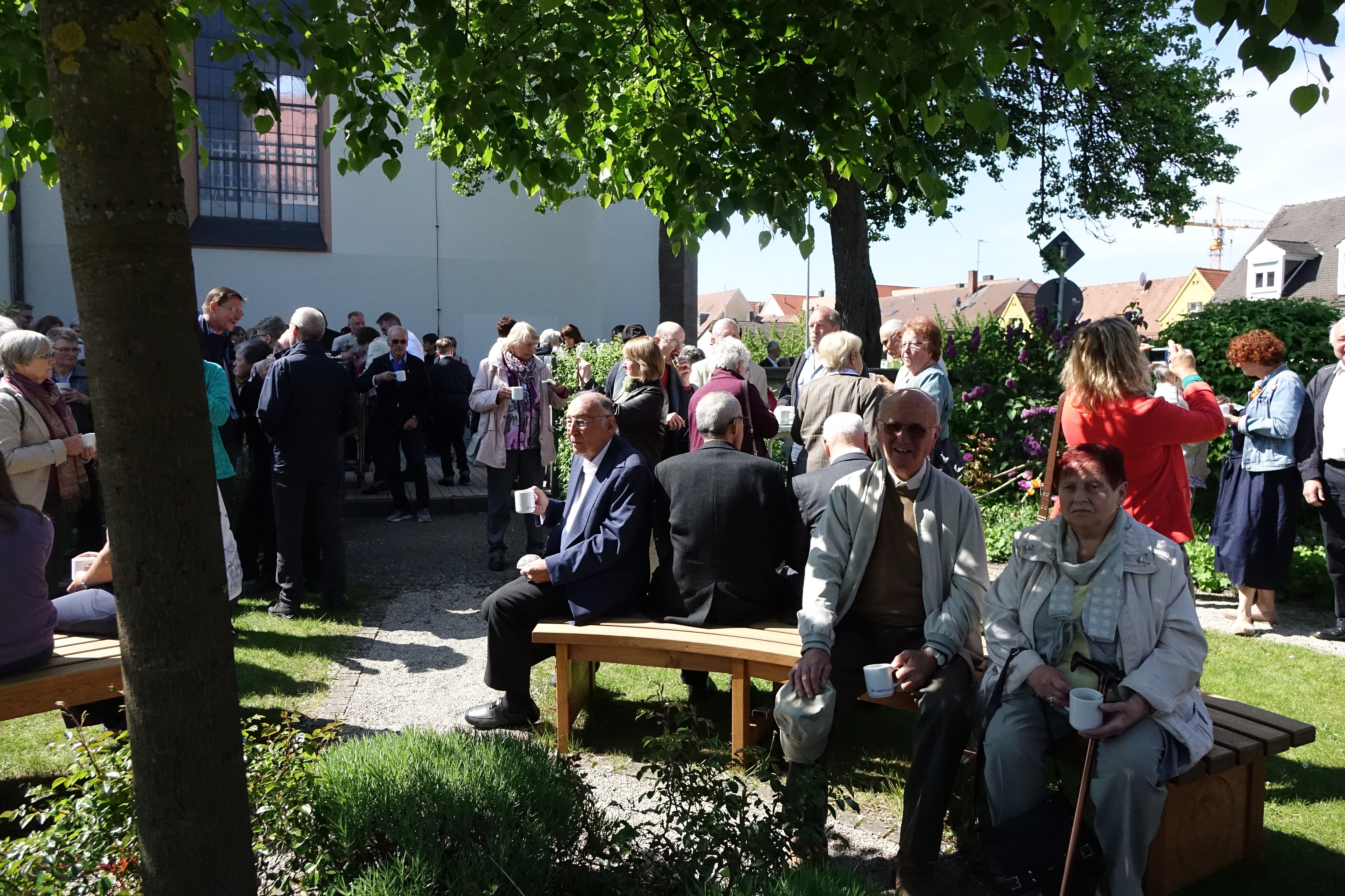 Sonntag Kantate, Kirchgarten mit Posaunenchor Thiersheim; Foto: Klaus Eifler